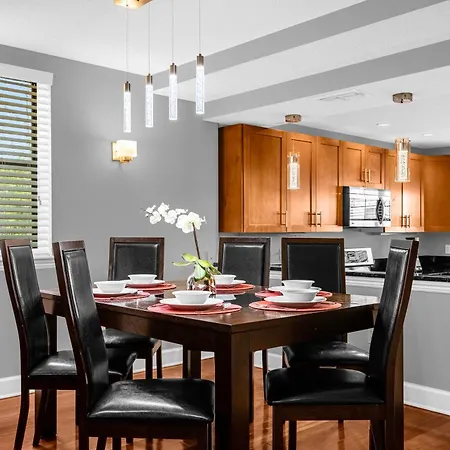 Cozy & Elegant 4Br Enchanted Townhouse - 1 Mile To Disney With Resort Pool, Gym, & Jacuzzi Orlando Exterior photo