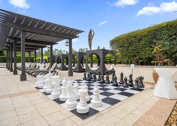 Cozy & Elegant 4Br Enchanted Townhouse - 1 Mile To Disney With Resort Pool, Gym, & Jacuzzi