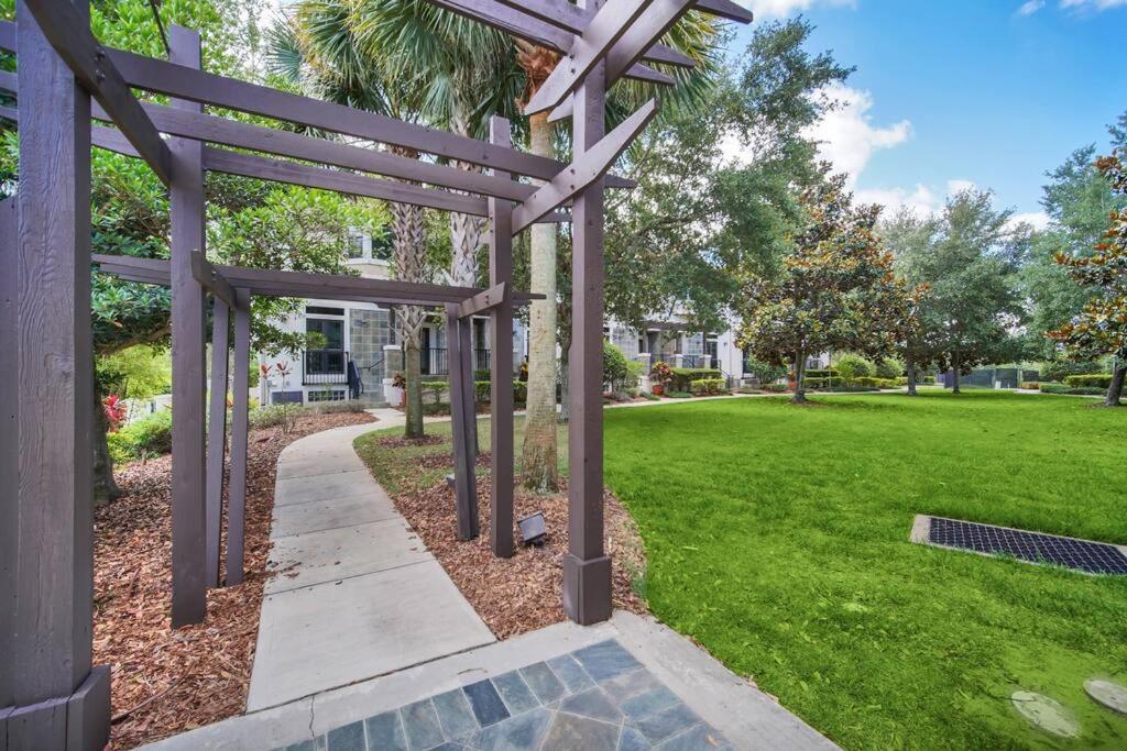 Cozy & Elegant 4br Enchanted Townhouse - 1 Mile To With Pool, Gym, & Jacuzzi * Orlando