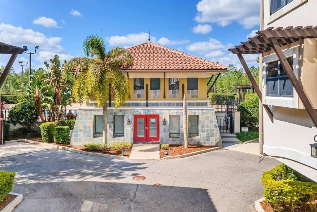 Holiday home Cozy & Elegant 4br Enchanted Townhouse - 1 Mile To With Pool, Gym, & Jacuzzi