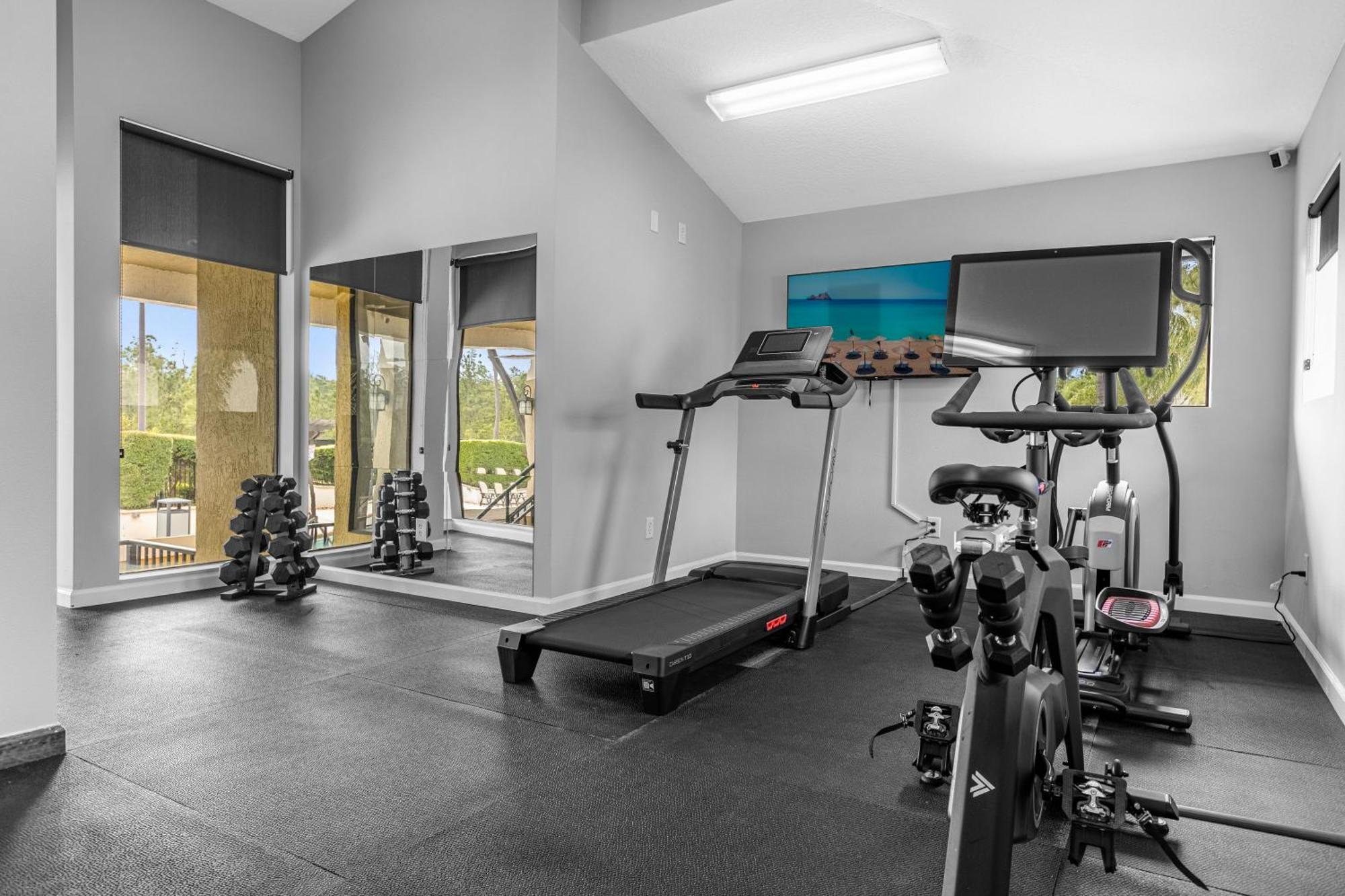 Holiday home Cozy & Elegant 4br Enchanted Townhouse - 1 Mile To With Pool, Gym, & Jacuzzi *