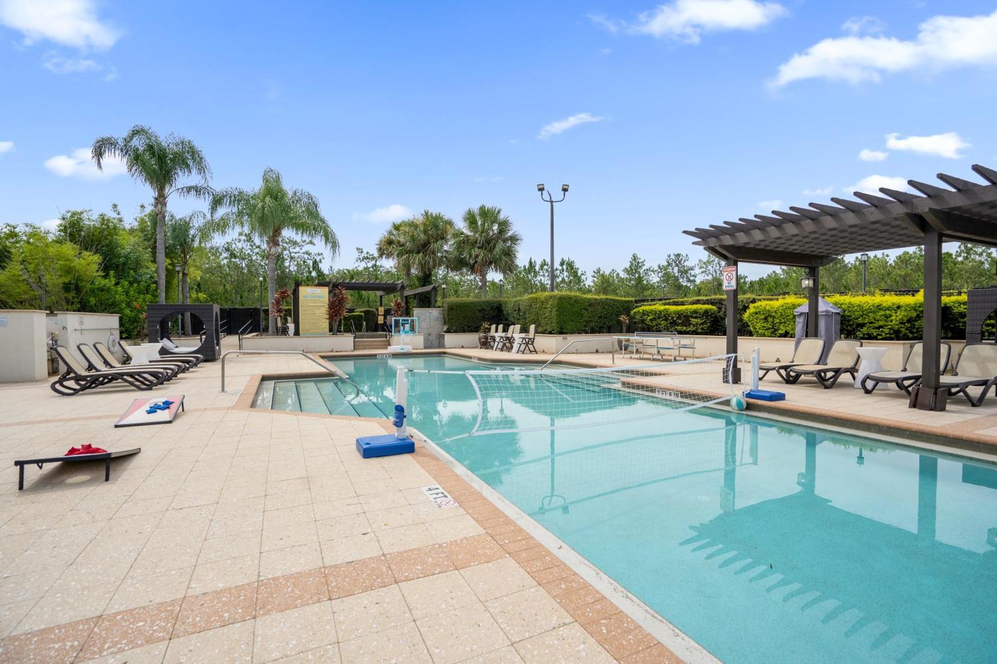 Cozy & Elegant 4br Enchanted Townhouse - 1 Mile To With Pool, Gym, & Jacuzzi *