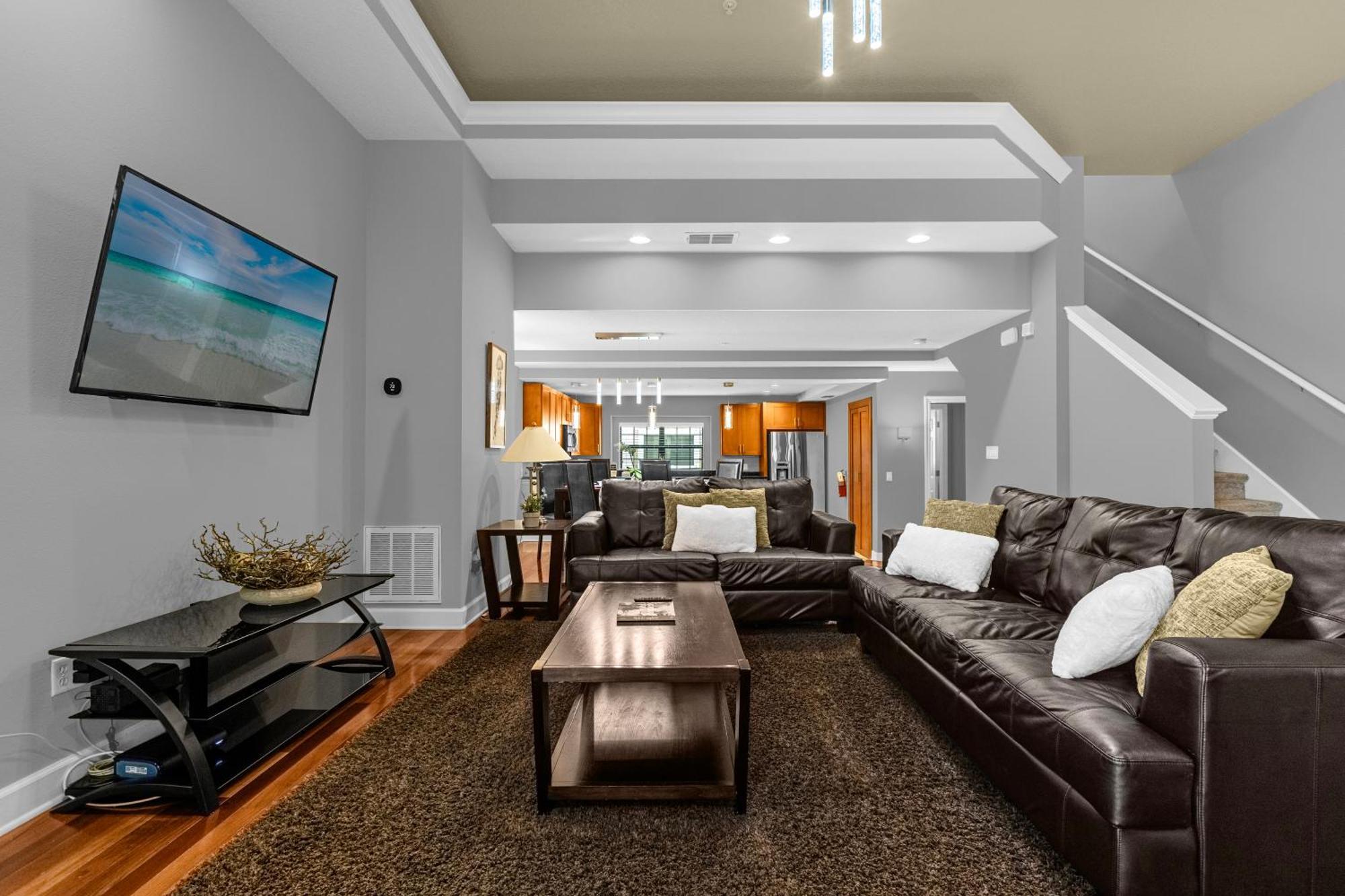 Holiday home Cozy & Elegant 4br Enchanted Townhouse - 1 Mile To With Pool, Gym, & Jacuzzi Orlando