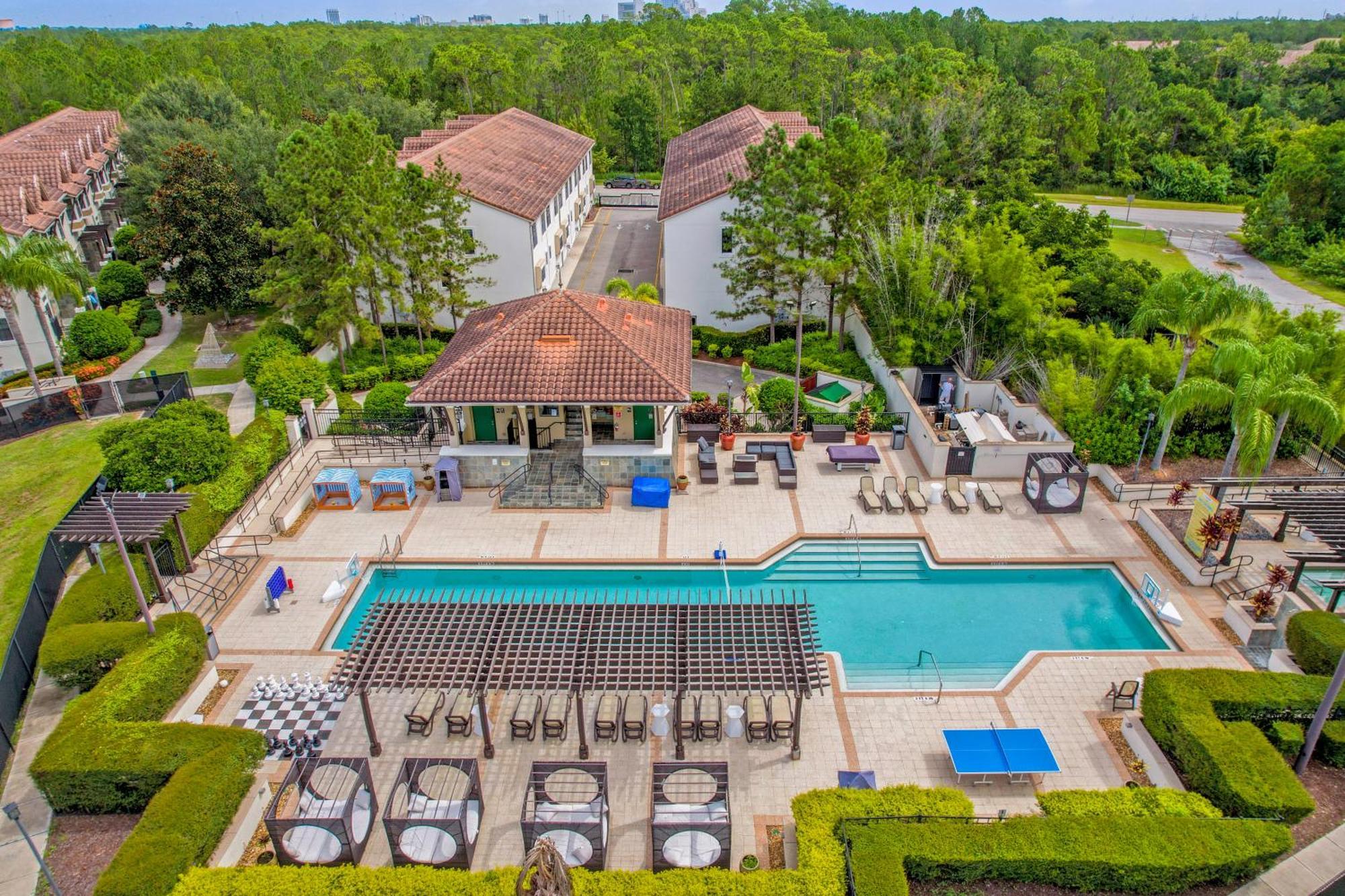 Holiday home Cozy & Elegant 4br Enchanted Townhouse - 1 Mile To With Pool, Gym, & Jacuzzi Orlando