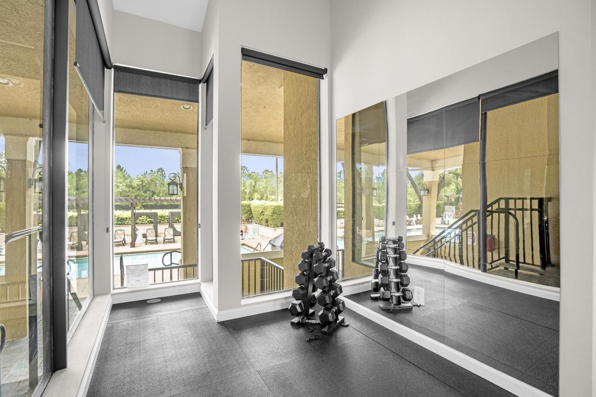 Holiday home Cozy & Elegant 4br Enchanted Townhouse - 1 Mile To With Pool, Gym, & Jacuzzi