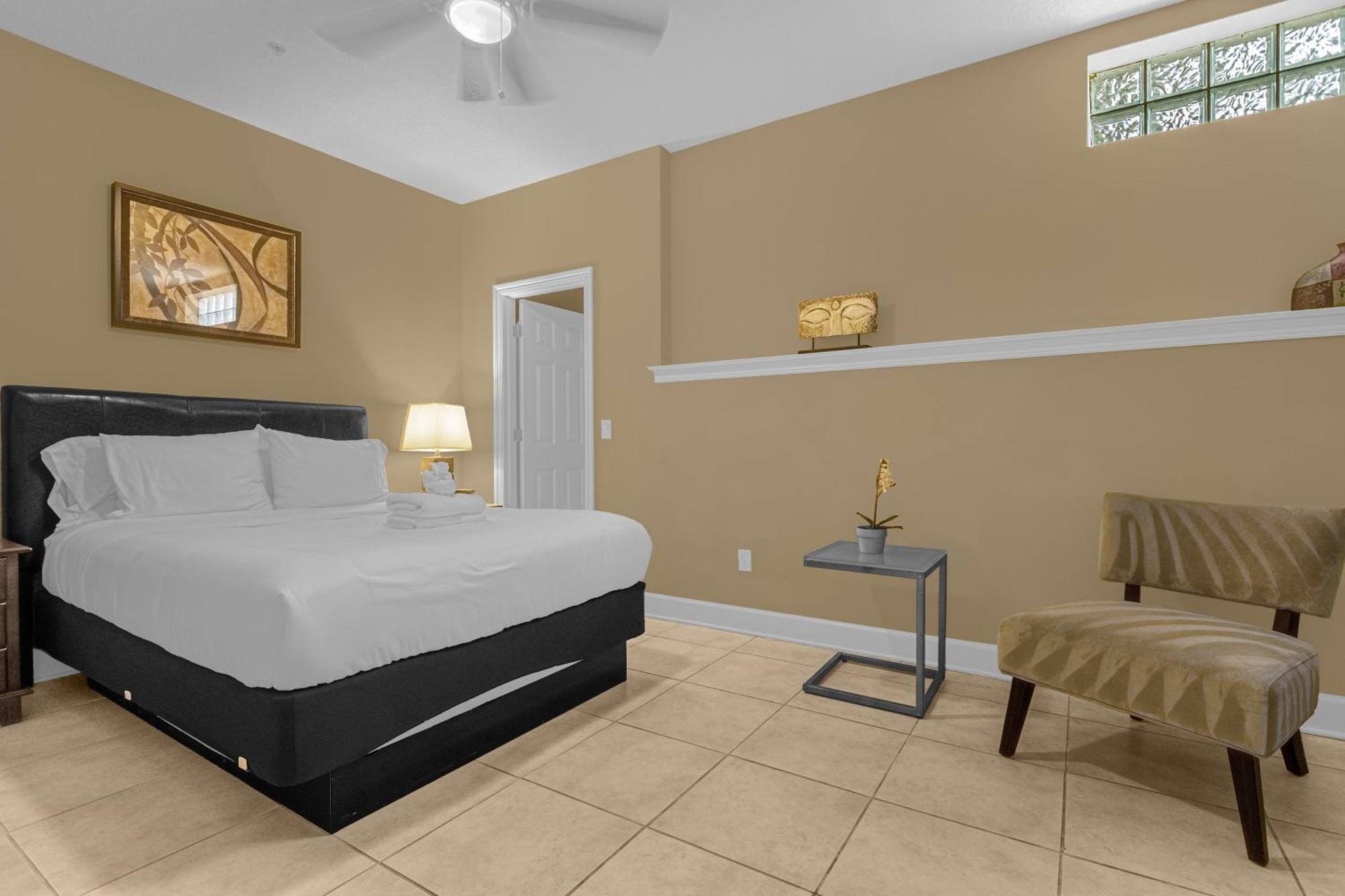 Holiday home Cozy & Elegant 4br Enchanted Townhouse - 1 Mile To With Pool, Gym, & Jacuzzi Orlando