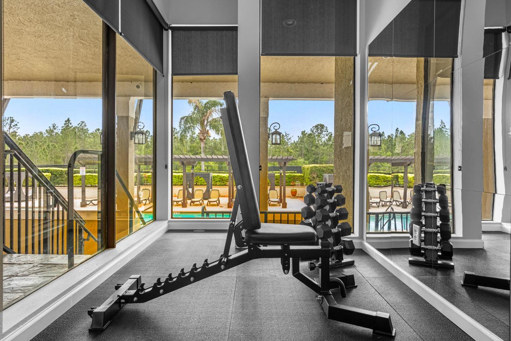 Cozy & Elegant 4br Enchanted Townhouse - 1 Mile To With Pool, Gym, & Jacuzzi *