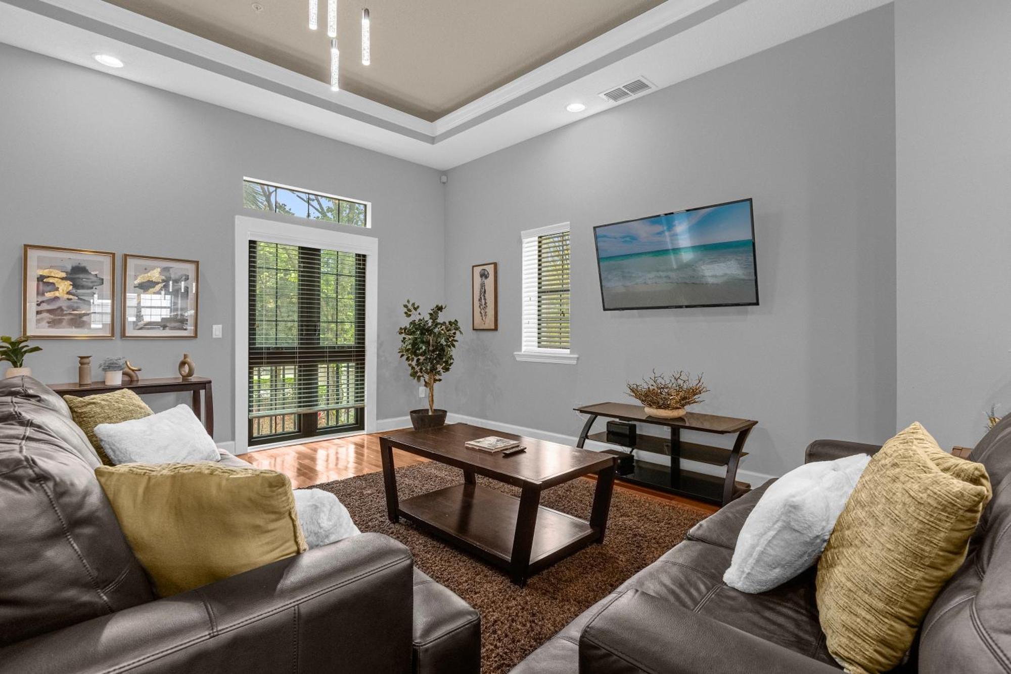 Cozy & Elegant 4br Enchanted Townhouse - 1 Mile To With Pool, Gym, & Jacuzzi * Orlando