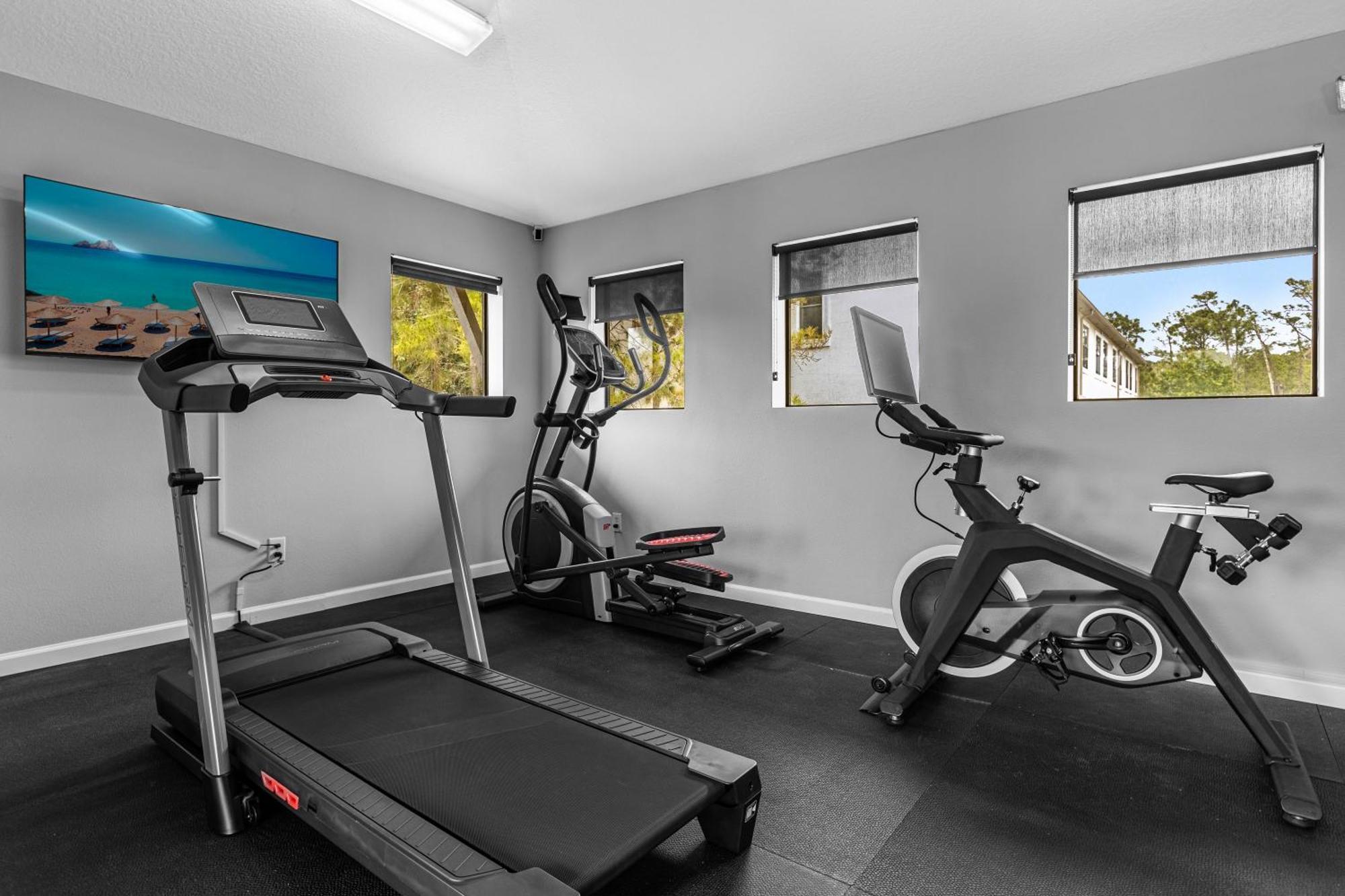 Holiday home Cozy & Elegant 4br Enchanted Townhouse - 1 Mile To With Pool, Gym, & Jacuzzi *