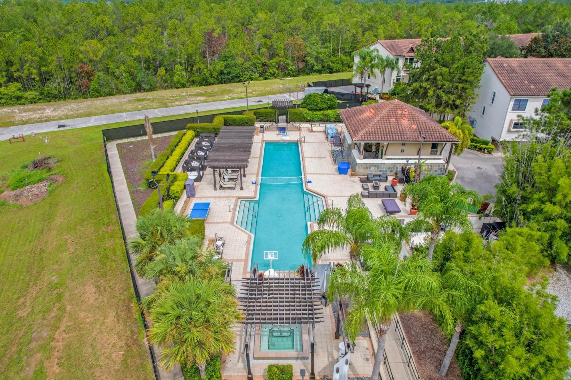 Cozy & Elegant 4br Enchanted Townhouse - 1 Mile To With Pool, Gym, & Jacuzzi Holiday home Orlando