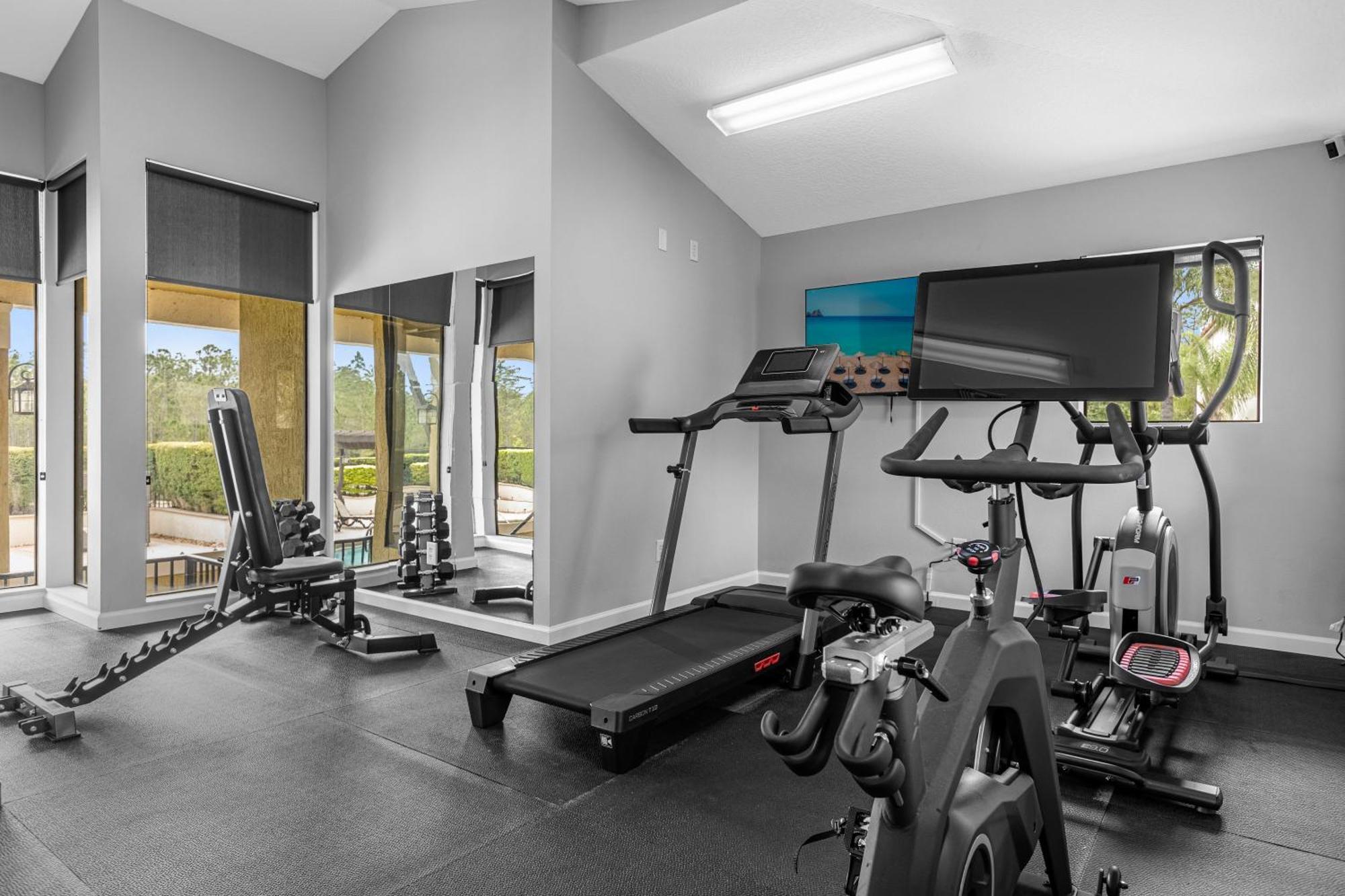 Cozy & Elegant 4br Enchanted Townhouse - 1 Mile To With Pool, Gym, & Jacuzzi *